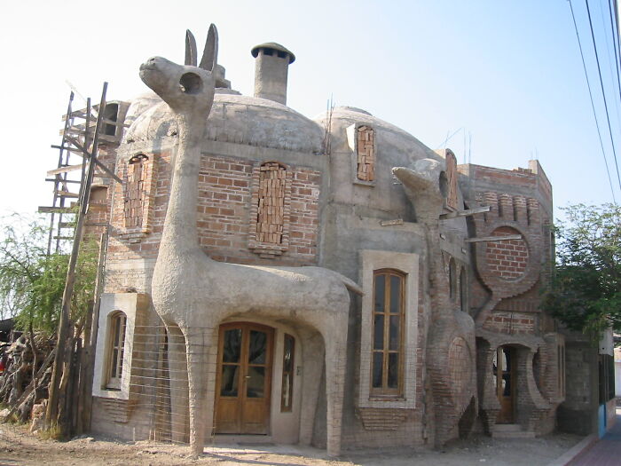 66 Buildings Turn Heads With Bizarre Shapes That Make Ordinary Architecture Look Absolutely Boring