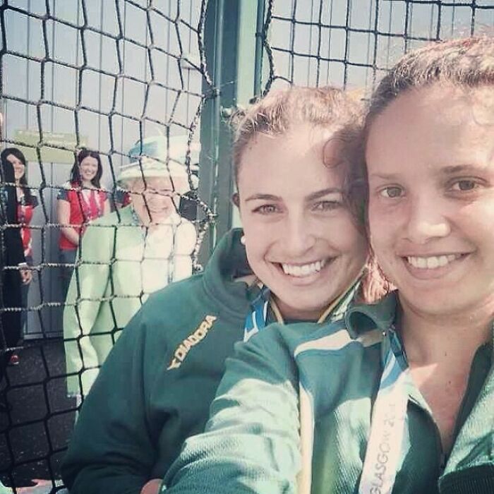 84 Photos Where Something In The Background Completely Hijacked The Moment (New Pics) 84 Photos Where Something In The Background Completely Hijacked The Moment (New Pics)