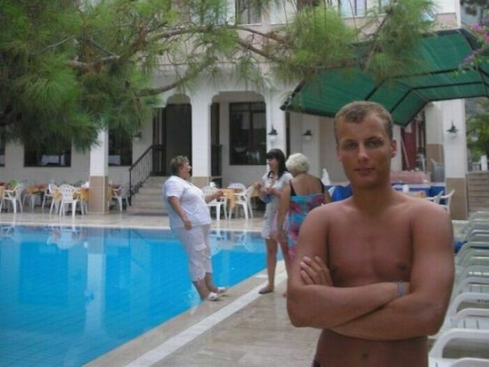 84 Photos Where Something In The Background Completely Hijacked The Moment (New Pics) 84 Photos Where Something In The Background Completely Hijacked The Moment (New Pics)