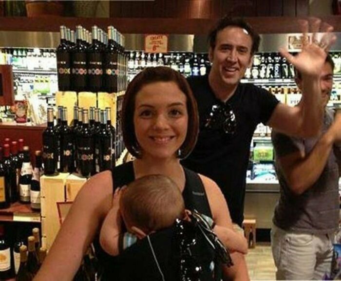 84 Photos Where Something In The Background Completely Hijacked The Moment (New Pics) 84 Photos Where Something In The Background Completely Hijacked The Moment (New Pics)