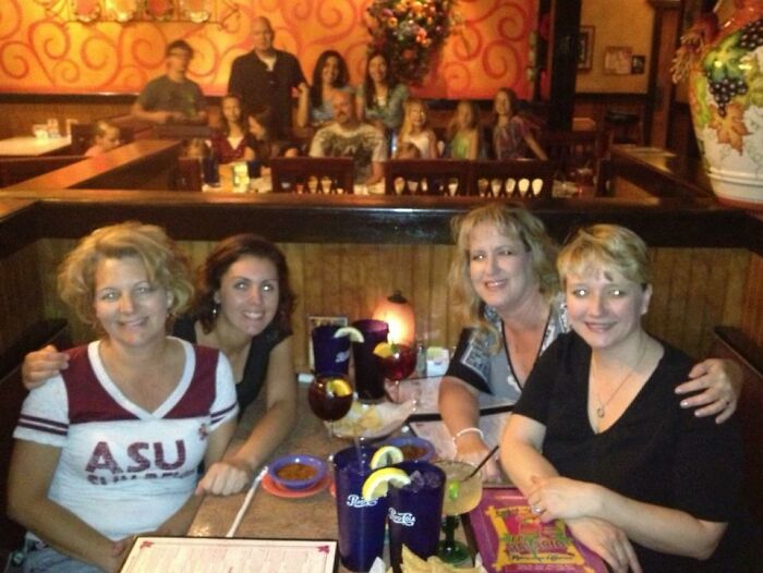 84 Photos Where Something In The Background Completely Hijacked The Moment (New Pics) 84 Photos Where Something In The Background Completely Hijacked The Moment (New Pics)