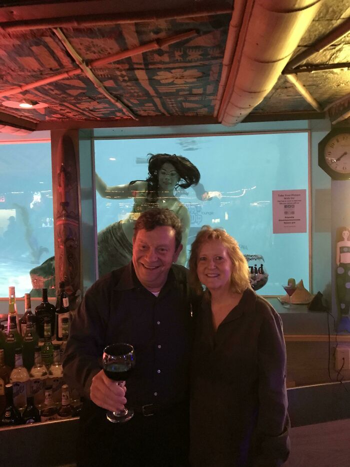84 Photos Where Something In The Background Completely Hijacked The Moment (New Pics) 84 Photos Where Something In The Background Completely Hijacked The Moment (New Pics)