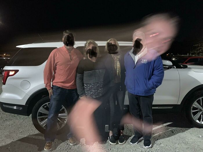 84 Photos Where Something In The Background Completely Hijacked The Moment (New Pics) 84 Photos Where Something In The Background Completely Hijacked The Moment (New Pics)