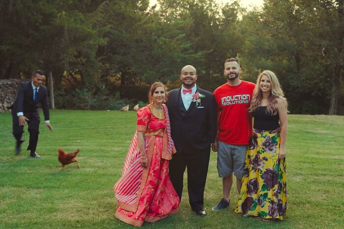 84 Photos Where Something In The Background Completely Hijacked The Moment (New Pics) 84 Photos Where Something In The Background Completely Hijacked The Moment (New Pics)