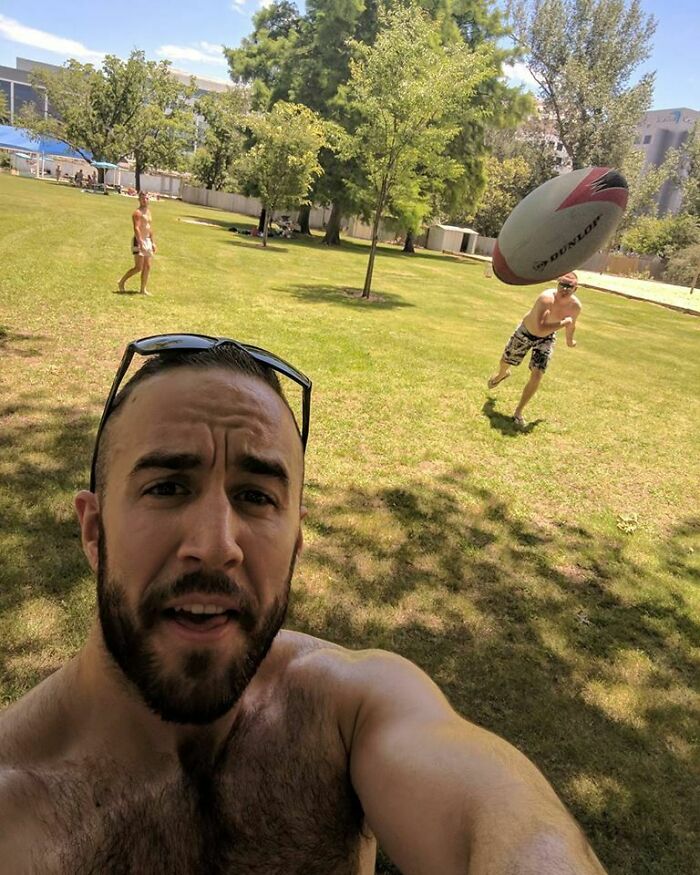 84 Photos Where Something In The Background Completely Hijacked The Moment (New Pics) 84 Photos Where Something In The Background Completely Hijacked The Moment (New Pics)