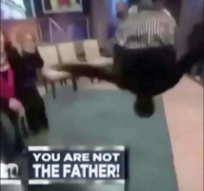 76 Out-Of-Context Pics That Somehow Get Funnier The Less You Know