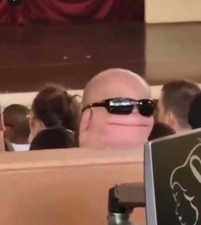 76 Out-Of-Context Pics That Somehow Get Funnier The Less You Know