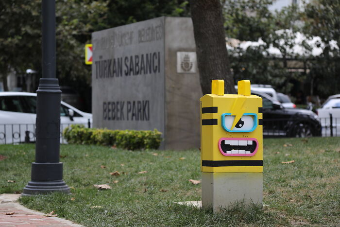 This Creative Art Collective Brings Pop Culture Characters To Life On City Streets (22 Pics)
