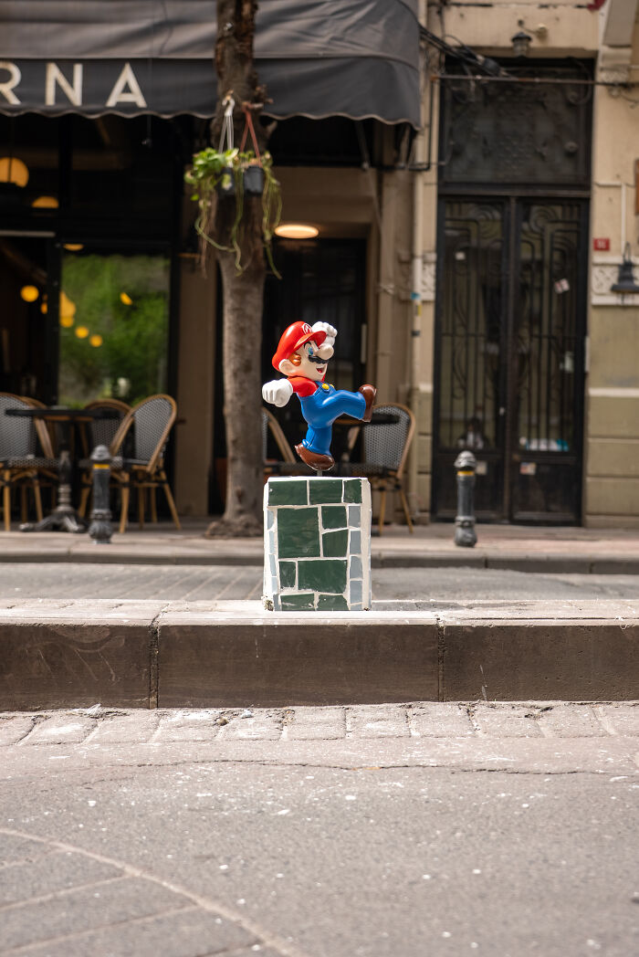 This Creative Art Collective Brings Pop Culture Characters To Life On City Streets (22 Pics)