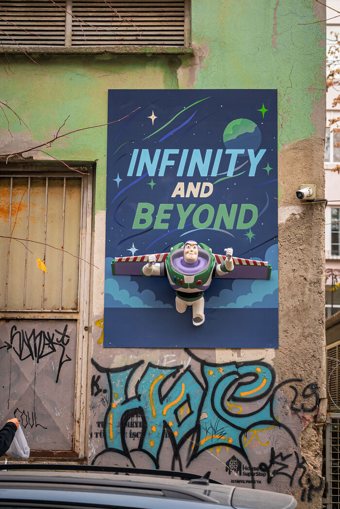 This Creative Art Collective Brings Pop Culture Characters To Life On City Streets (22 Pics)