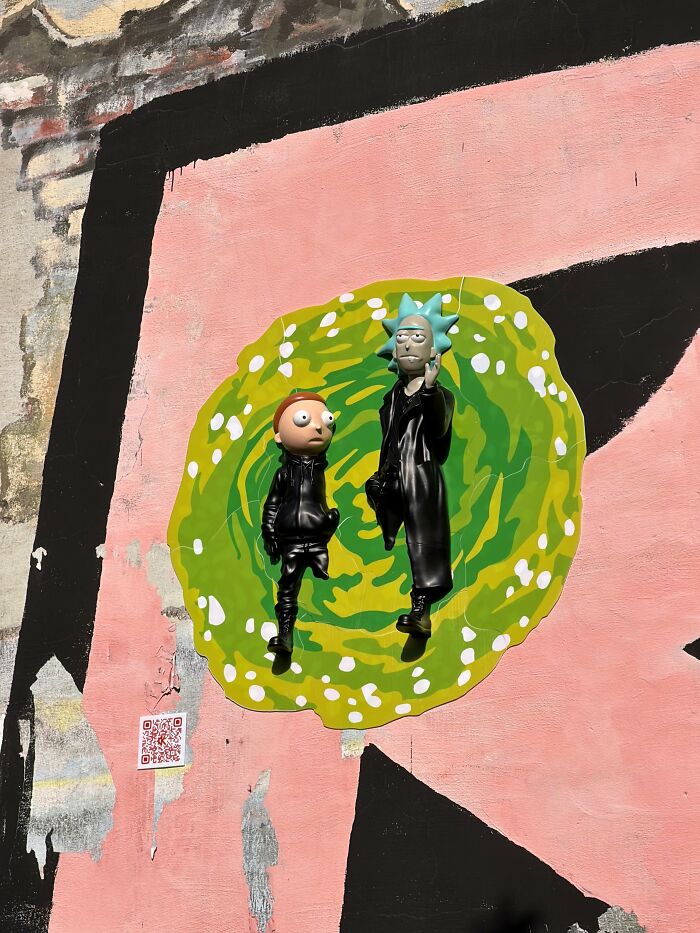 This Creative Art Collective Brings Pop Culture Characters To Life On City Streets (22 Pics)
