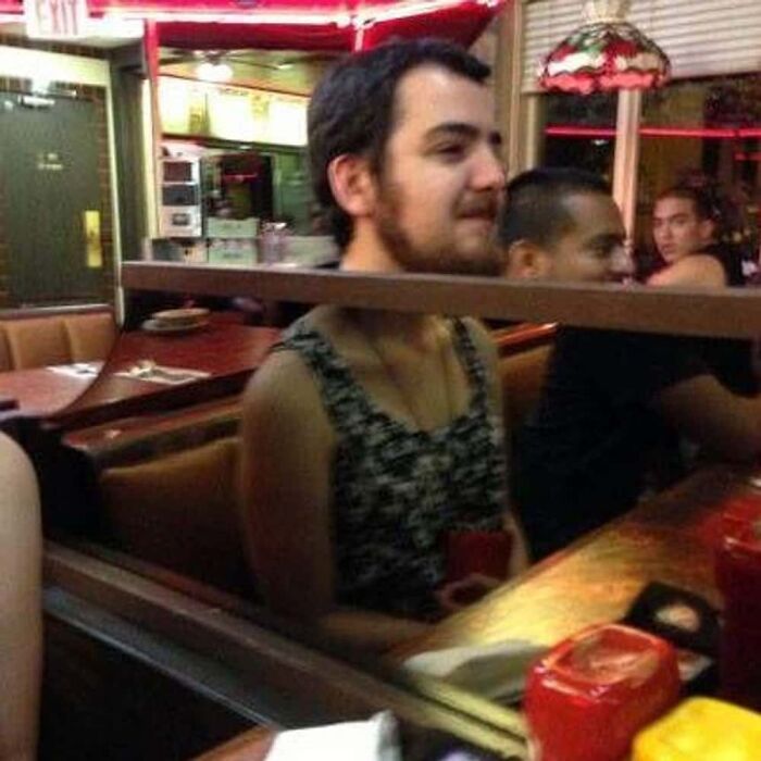 57 Mirror Pics Where The Reflection Ended Up Being Funnier Than The Main Subject