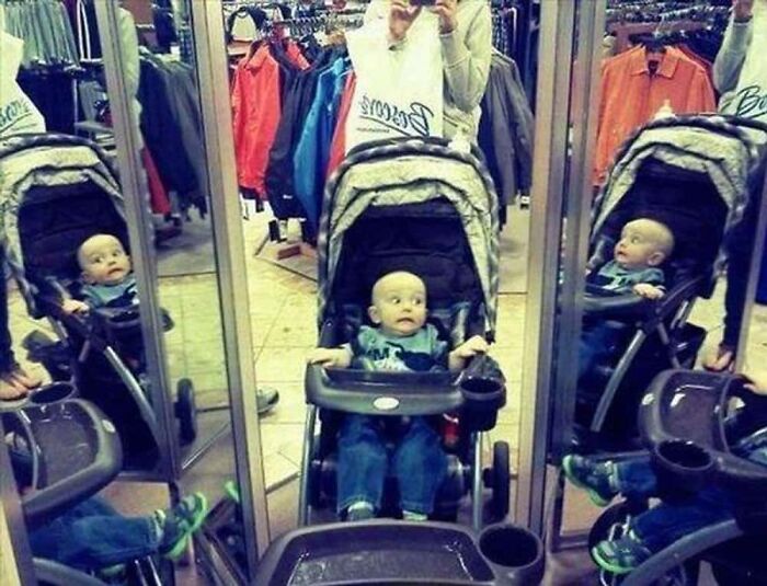 57 Mirror Pics Where The Reflection Ended Up Being Funnier Than The Main Subject