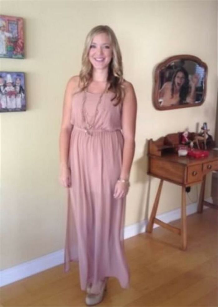 57 Mirror Pics Where The Reflection Ended Up Being Funnier Than The Main Subject