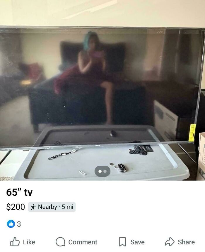 57 Mirror Pics Where The Reflection Ended Up Being Funnier Than The Main Subject