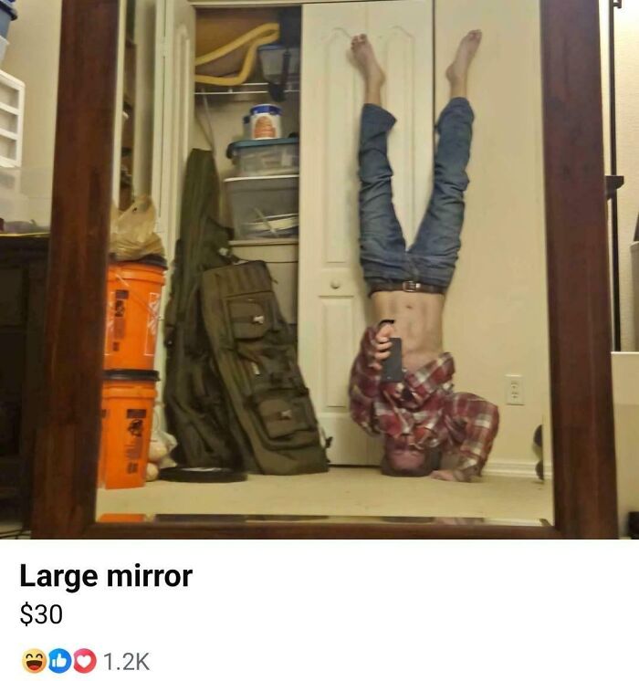 57 Mirror Pics Where The Reflection Ended Up Being Funnier Than The Main Subject