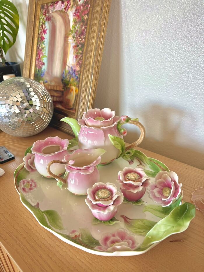 83 Weird And Wonderful Thrift Finds That Prove You Never Know What Might Be Waiting On The Next Shelf