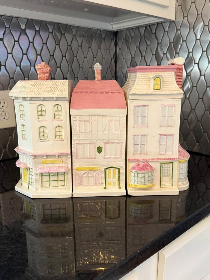 83 Weird And Wonderful Thrift Finds That Prove You Never Know What Might Be Waiting On The Next Shelf