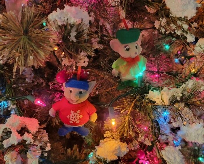 83 Weird And Wonderful Thrift Finds That Prove You Never Know What Might Be Waiting On The Next Shelf
