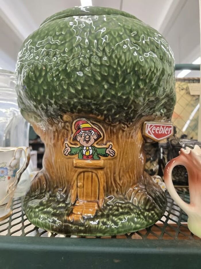 83 Weird And Wonderful Thrift Finds That Prove You Never Know What Might Be Waiting On The Next Shelf