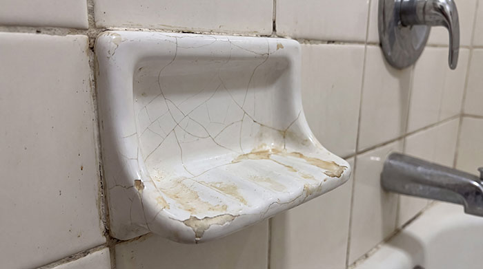 42 Things People Spotted In Someone&rsquo;s Home And Immediately Knew It Was Time To Go