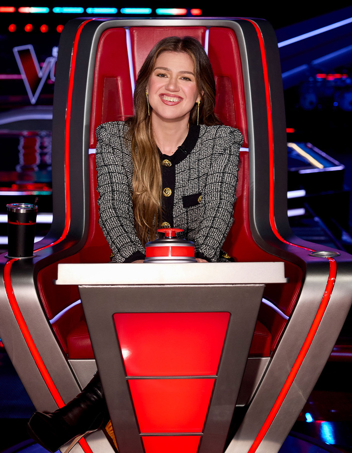 Kelly Clarkson Blasts Brooklyn Store After Employee Allegedly Assumes She Can’t Afford Their Products: ‘You’re An Idiot’ Kelly Clarkson Blasts Brooklyn Store After Employee Allegedly Assumes She Can’t Afford Their Products: ‘You’re An Idiot’