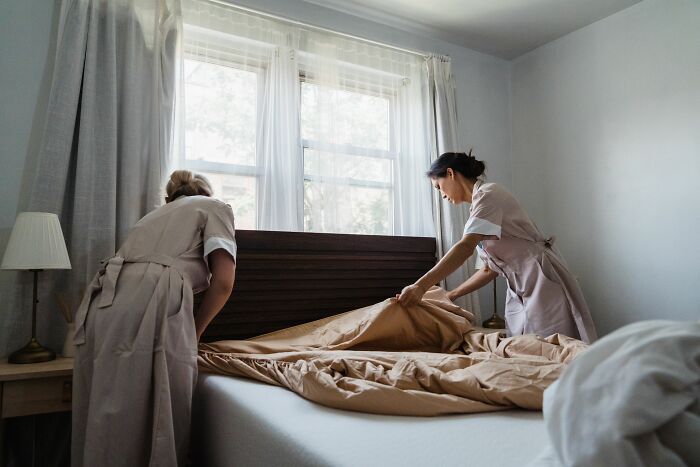 48 Airbnb Stories That Might Make You Very Glad You’re Not The Host 48 Airbnb Stories That Might Make You Very Glad You’re Not The Host