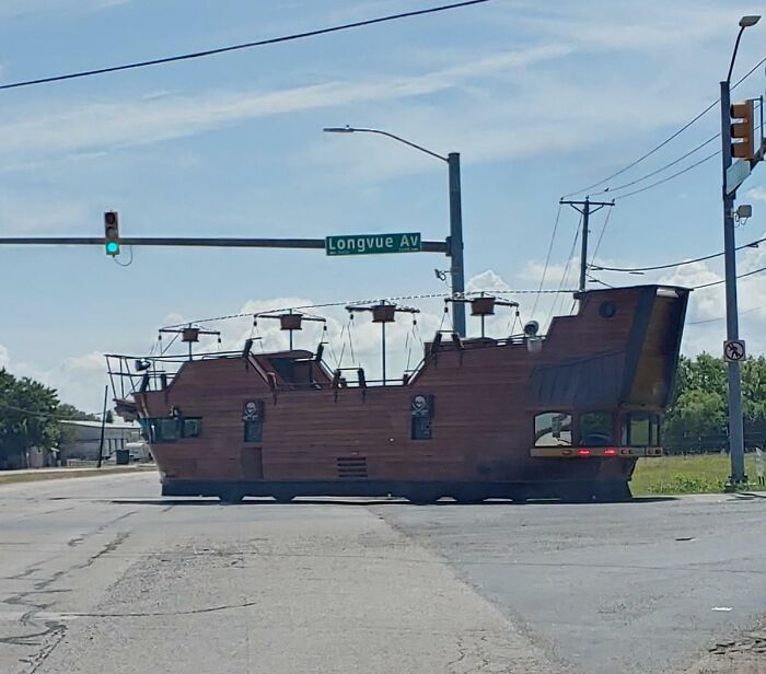 90 Strange Photos That Might Convince You Somebody Forgot To Install Reality&rsquo;s Latest Software Update