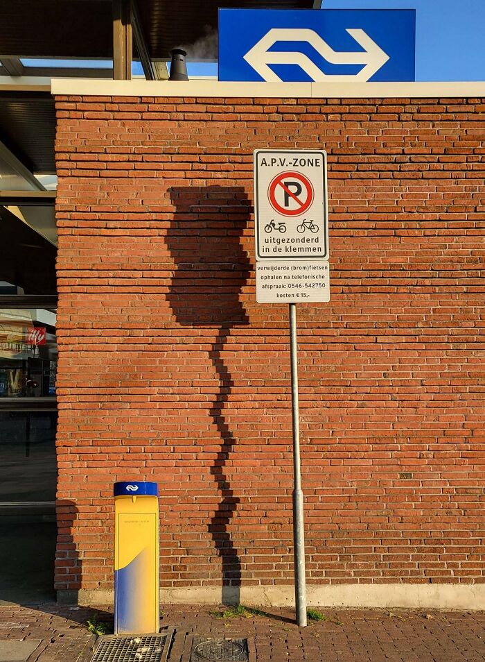 90 Strange Photos That Might Convince You Somebody Forgot To Install Reality&rsquo;s Latest Software Update