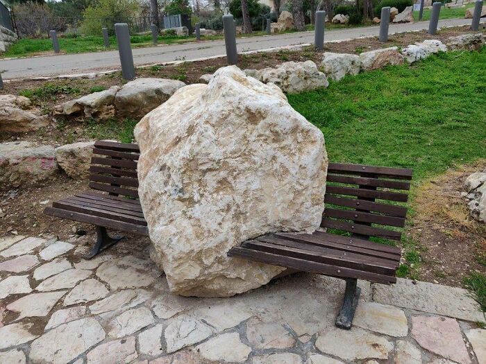 90 Strange Photos That Might Convince You Somebody Forgot To Install Reality&rsquo;s Latest Software Update