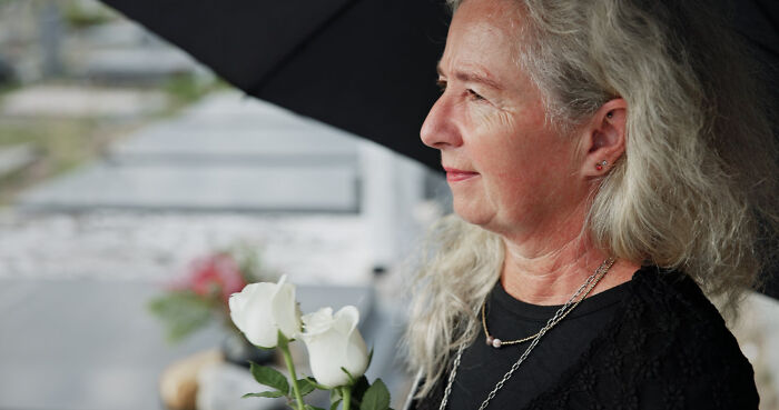 69 Times Things Went So Wrong At Funerals, People Didn’t Know Whether To Laugh Or Cry 69 Times Things Went So Wrong At Funerals, People Didn’t Know Whether To Laugh Or Cry