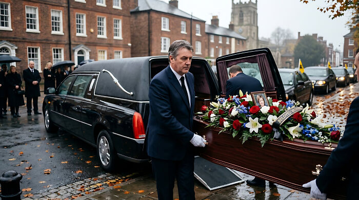 69 Times Things Went So Wrong At Funerals, People Didn’t Know Whether To Laugh Or Cry 69 Times Things Went So Wrong At Funerals, People Didn’t Know Whether To Laugh Or Cry
