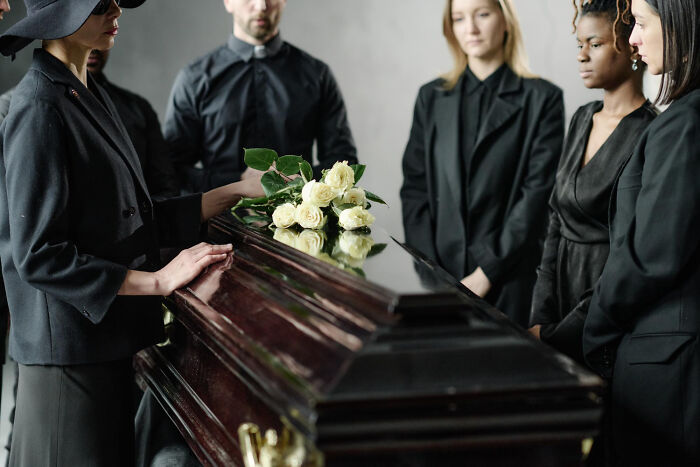 69 Times Things Went So Wrong At Funerals, People Didn’t Know Whether To Laugh Or Cry 69 Times Things Went So Wrong At Funerals, People Didn’t Know Whether To Laugh Or Cry