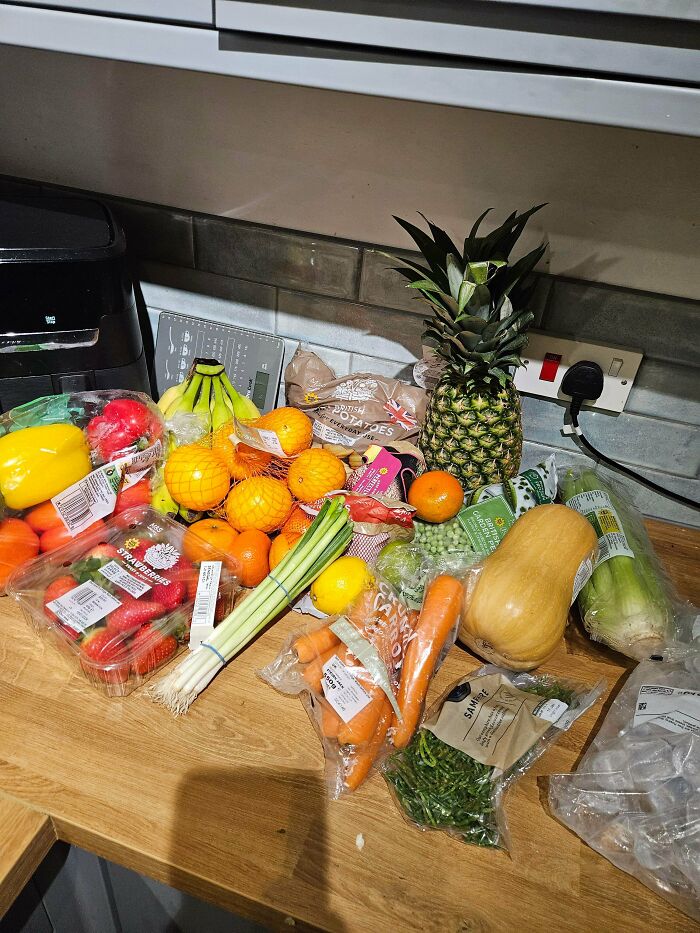 72 People Show How Much Groceries Cost In 2026 Where They Live And It’s Pretty Bad (New Pics) 72 People Show How Much Groceries Cost In 2026 Where They Live And It’s Pretty Bad (New Pics)