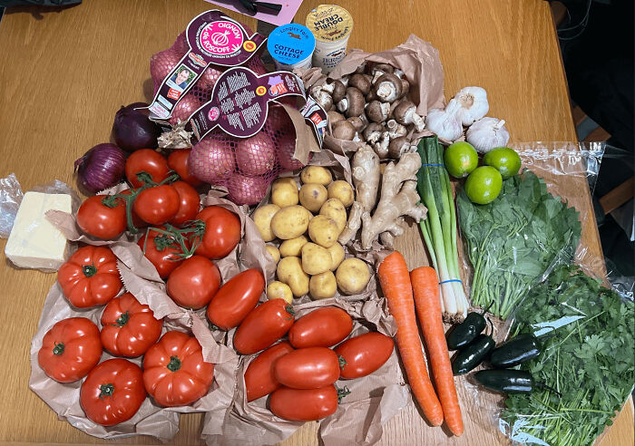 72 People Show How Much Groceries Cost In 2026 Where They Live And It’s Pretty Bad (New Pics) 72 People Show How Much Groceries Cost In 2026 Where They Live And It’s Pretty Bad (New Pics)
