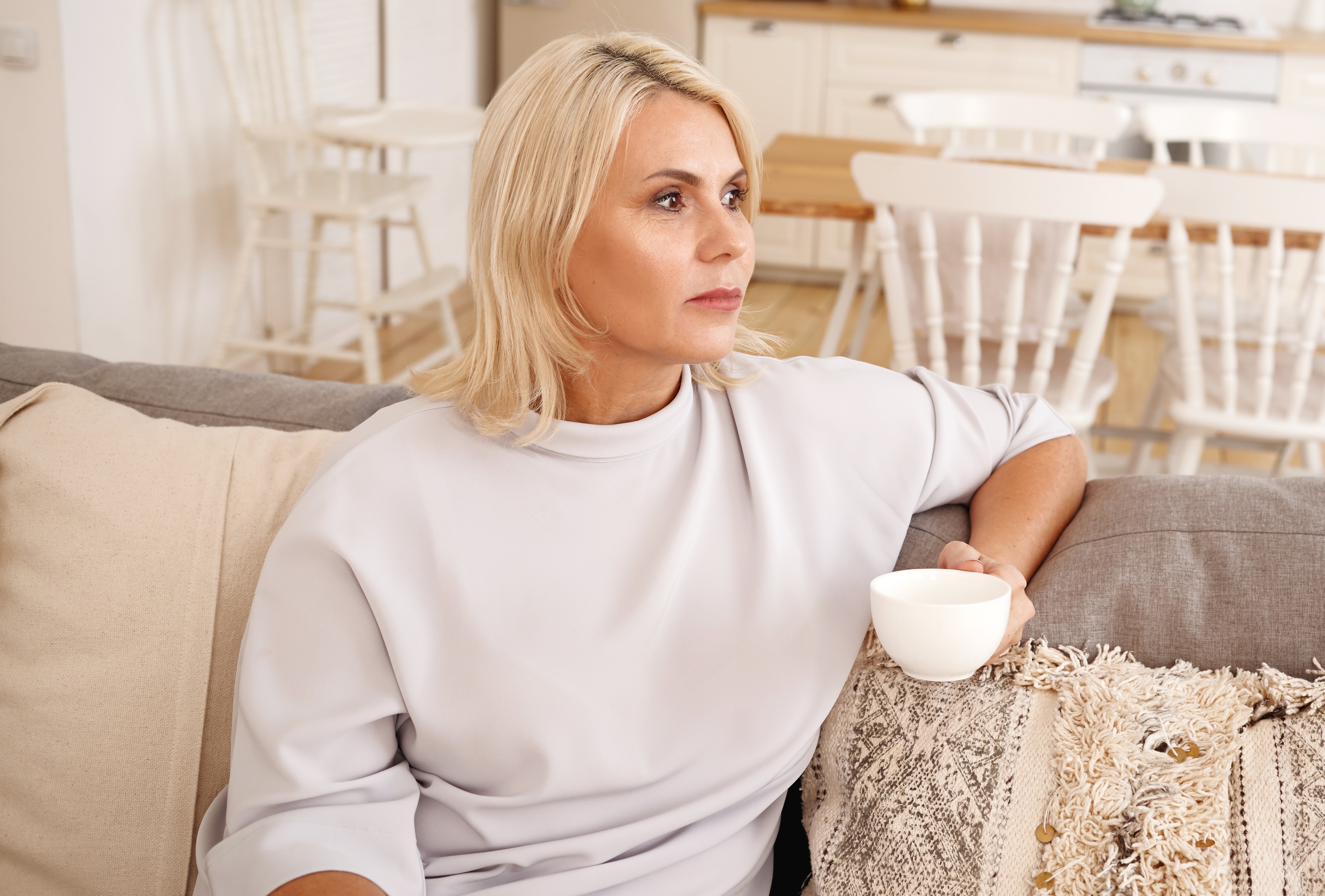 Mom Lies To Daughter About Who Is Actually Staying In Her House While She’s Away Mom Lies To Daughter About Who Is Actually Staying In Her House While She’s Away