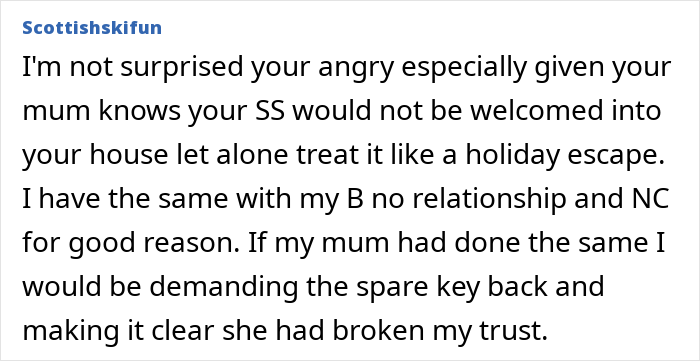 Mom Lies To Daughter About Who Is Actually Staying In Her House While She’s Away Mom Lies To Daughter About Who Is Actually Staying In Her House While She’s Away