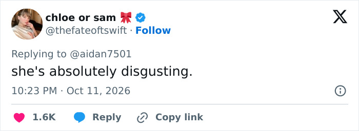 Pop Star Blasted For Seemingly “Unhygienic” Move On Stage, As Fans Drag Taylor Swift Into The Conversation Pop Star Blasted For Seemingly “Unhygienic” Move On Stage, As Fans Drag Taylor Swift Into The Conversation