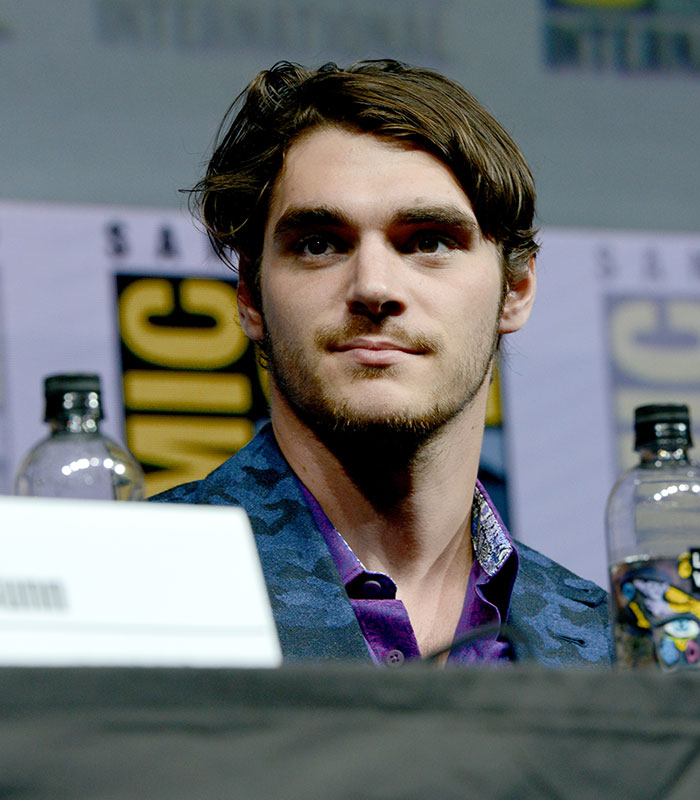 Hollywood Mourns ‘Breaking Bad’ Star RJ Mitte, Who Has Tragically Lost His Life At 34, As Fresh Details Emerge Hollywood Mourns ‘Breaking Bad’ Star RJ Mitte, Who Has Tragically Lost His Life At 34, As Fresh Details Emerge