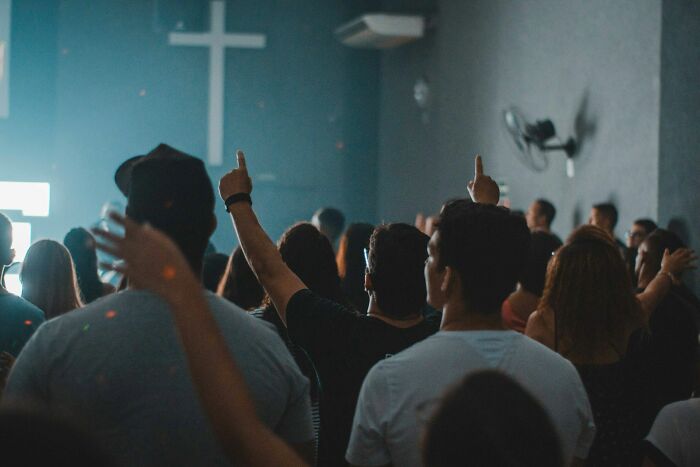 “Believe The Earth Is Pear Shaped”: 41 Lesser-Known Cults That Continue To Operate Today “Believe The Earth Is Pear Shaped”: 41 Lesser-Known Cults That Continue To Operate Today