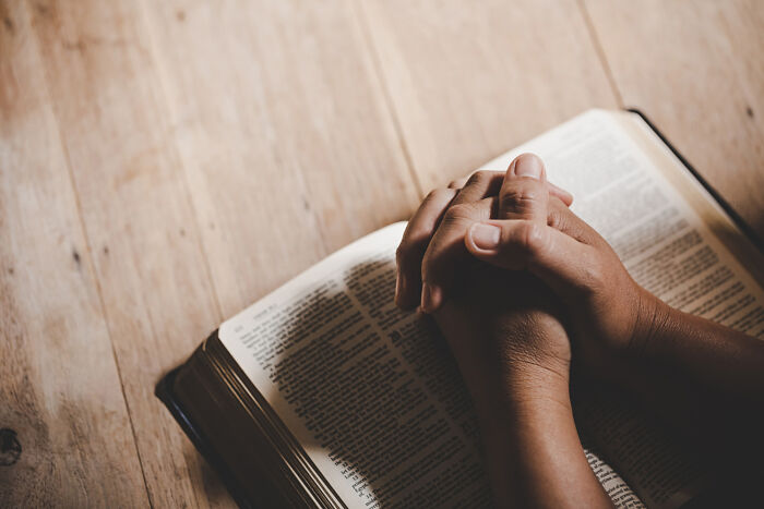“Believe The Earth Is Pear Shaped”: 41 Lesser-Known Cults That Continue To Operate Today “Believe The Earth Is Pear Shaped”: 41 Lesser-Known Cults That Continue To Operate Today