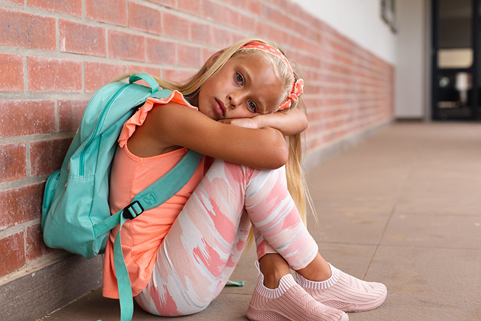 Aunt Leaves 8YO Niece Alone At School, Sends Sis A Payment Request For Past Favors After Getting Banned Aunt Leaves 8YO Niece Alone At School, Sends Sis A Payment Request For Past Favors After Getting Banned
