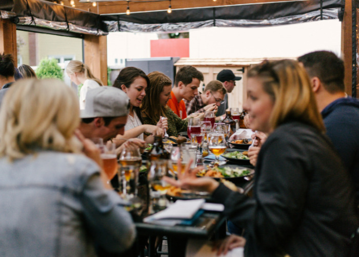 Expat New Yorker Slams European Customer Service, Igniting A Global Debate Over Dining Out