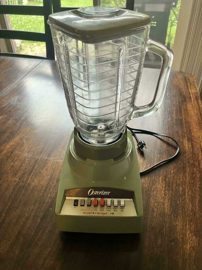 64 Old Products That Refuse To Give Up Even After Decades Of Daily Use (New Pics) 64 Old Products That Refuse To Give Up Even After Decades Of Daily Use (New Pics)