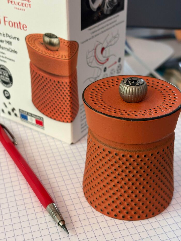 64 Old Products That Refuse To Give Up Even After Decades Of Daily Use (New Pics) 64 Old Products That Refuse To Give Up Even After Decades Of Daily Use (New Pics)