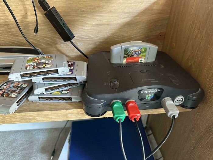 64 Old Products That Refuse To Give Up Even After Decades Of Daily Use (New Pics) 64 Old Products That Refuse To Give Up Even After Decades Of Daily Use (New Pics)