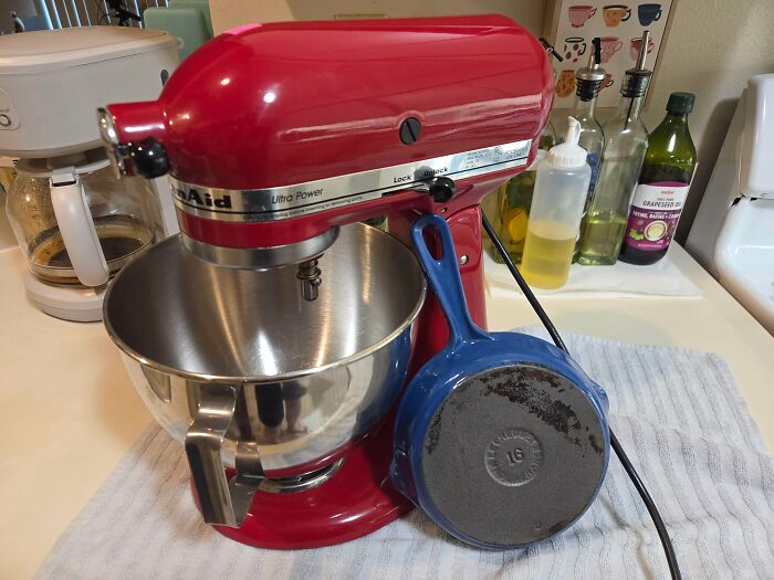 64 Old Products That Refuse To Give Up Even After Decades Of Daily Use (New Pics) 64 Old Products That Refuse To Give Up Even After Decades Of Daily Use (New Pics)
