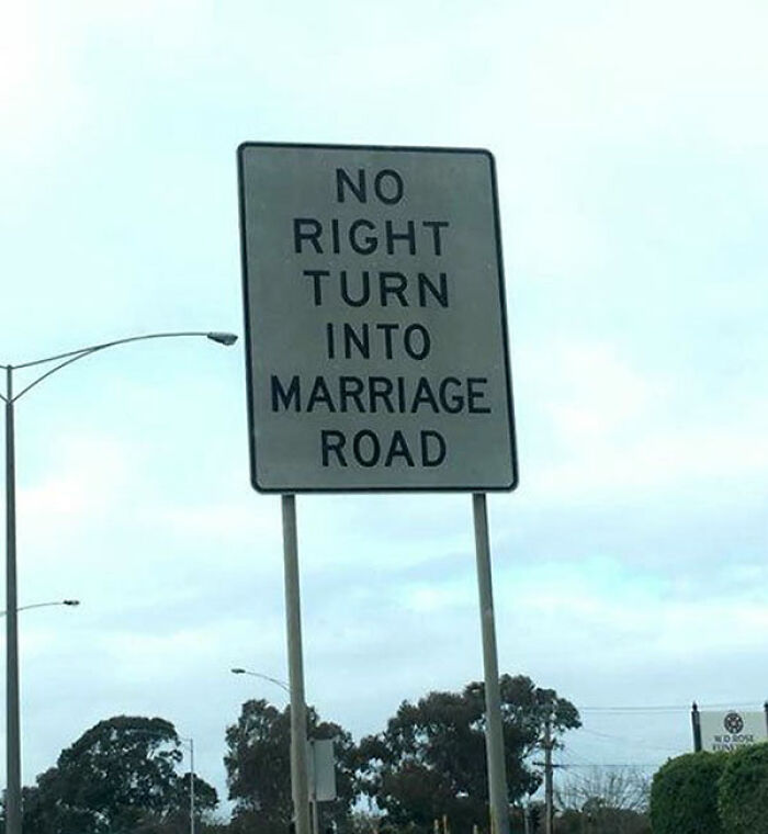 49 Translation Fails That Gave Ordinary Signs A Very Unexpected Meaning