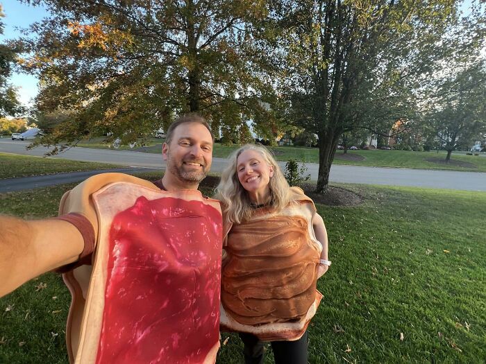 25 Low-Effort Halloween Costumes That Could Still Secure A Win At The Costume Contest
