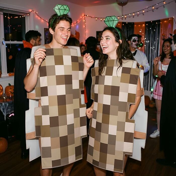 25 Low-Effort Halloween Costumes That Could Still Secure A Win At The Costume Contest